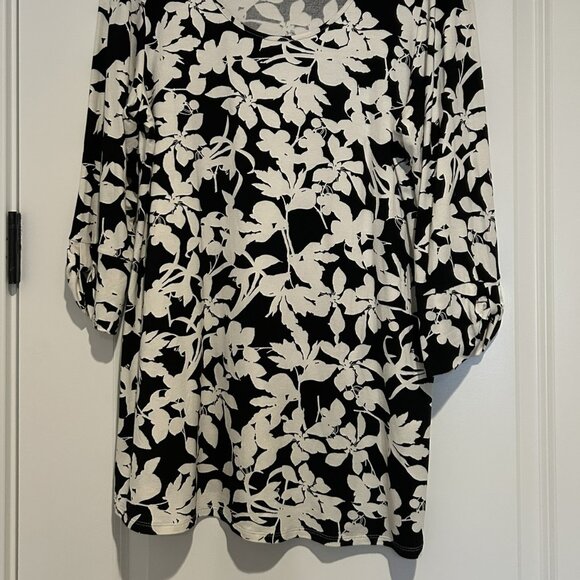 J. Jill Black White Floral Tunic - Picture 3 of 3